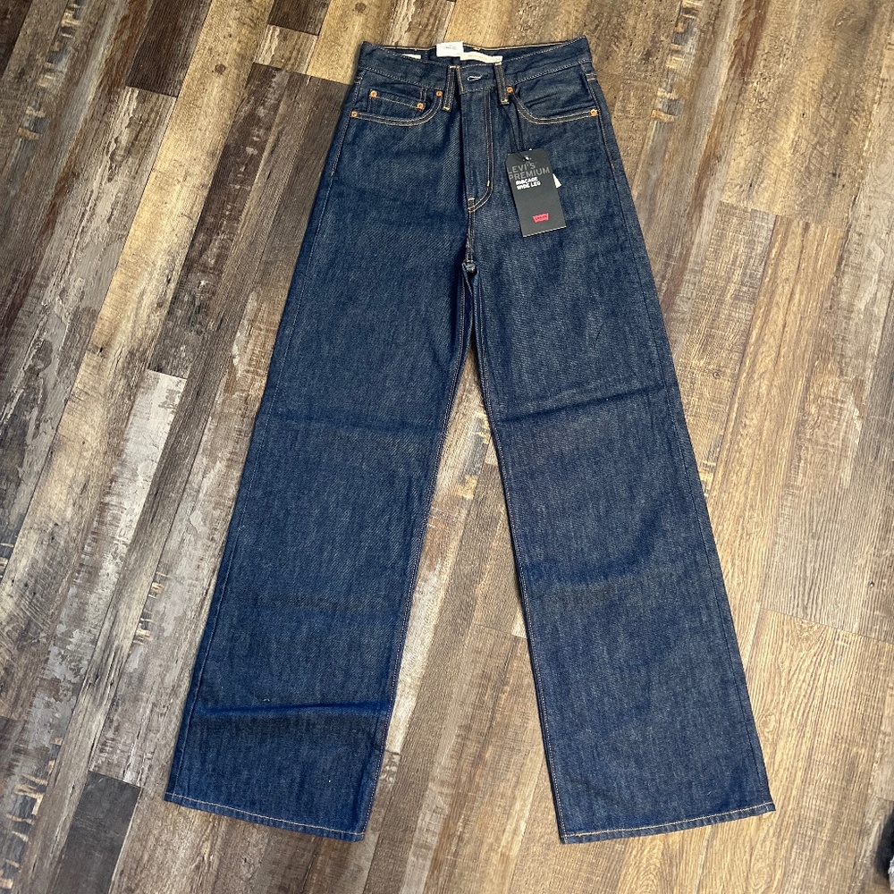 Levi’s Premium Ribcage Wide Leg Jean Size 27